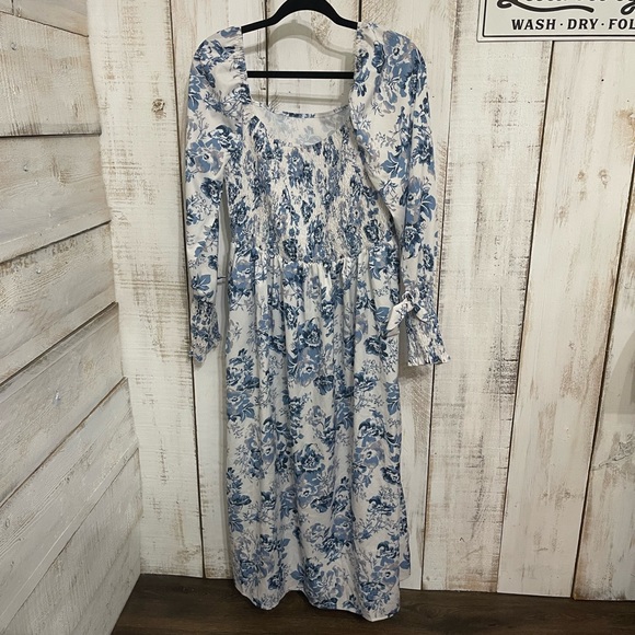 Dresses & Skirts - Women’s dress